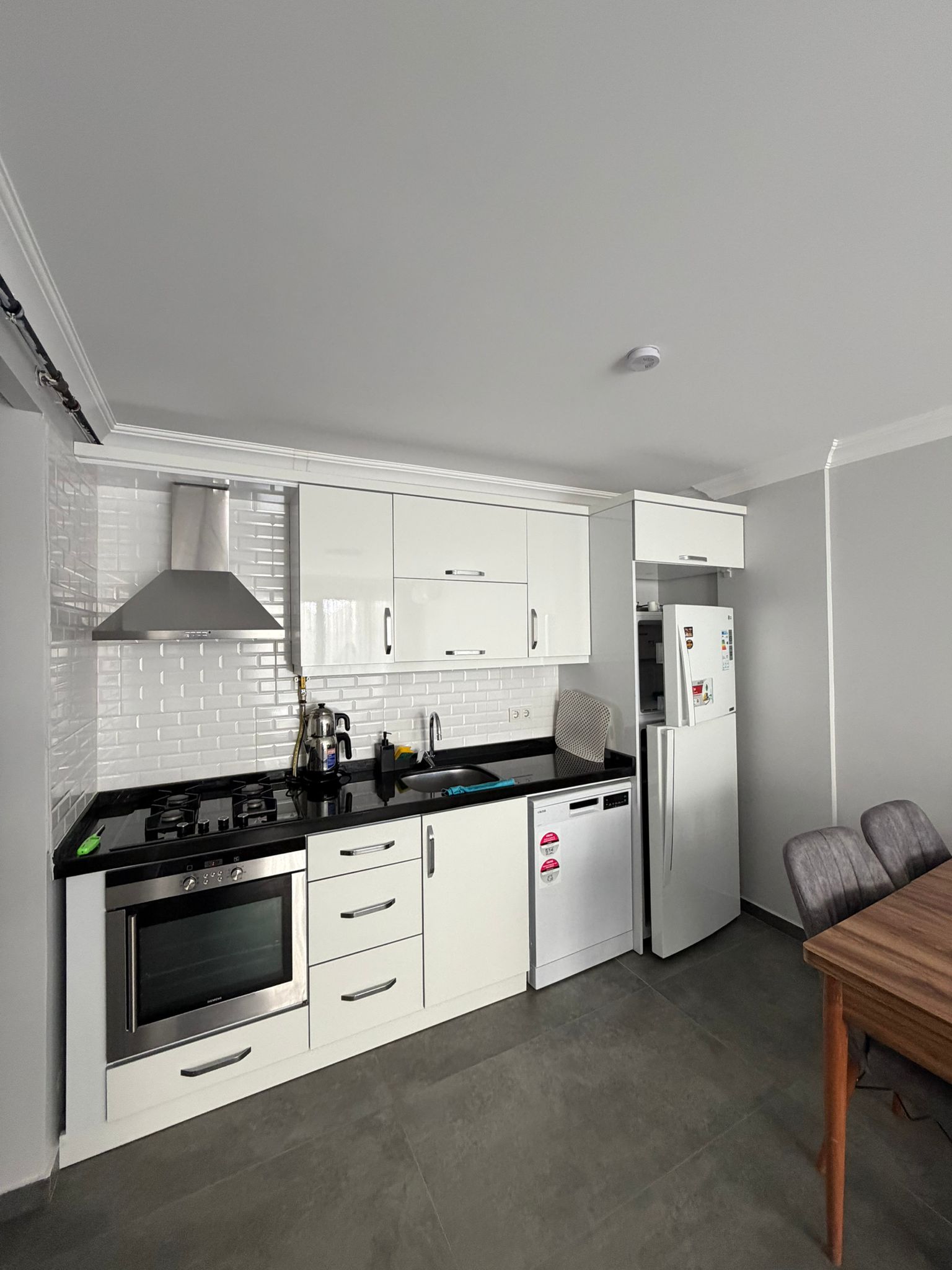 BMS Gerze Apart Otel bahçe katı apart daire mutfak